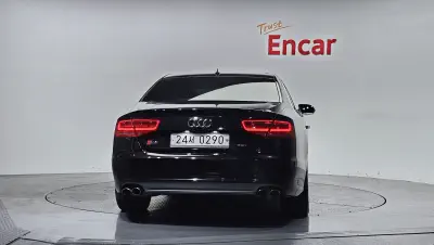 Audi S8