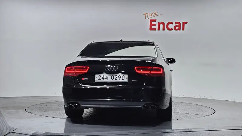 Audi S8