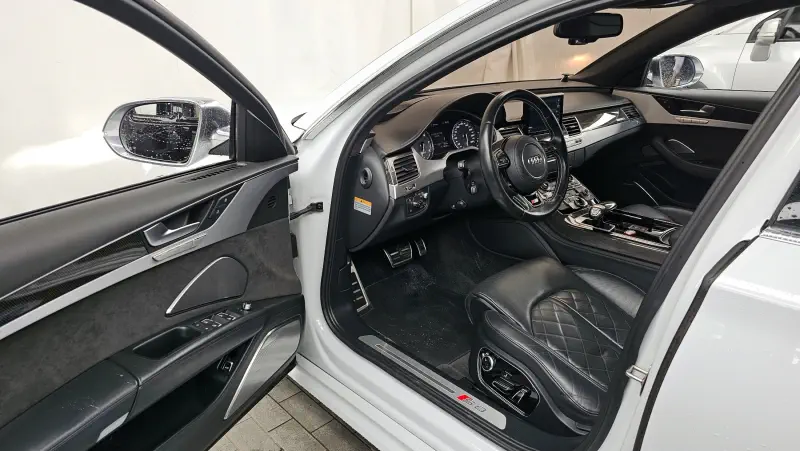 Audi S8