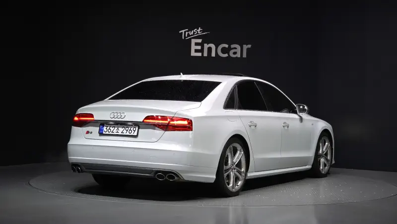 Audi S8