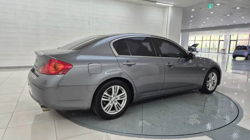 Infiniti G37