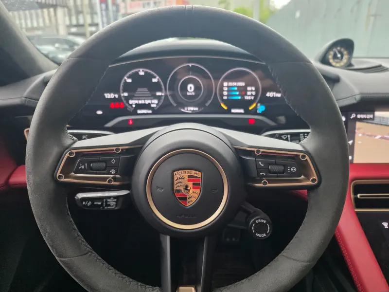 Porsche TAYCAN