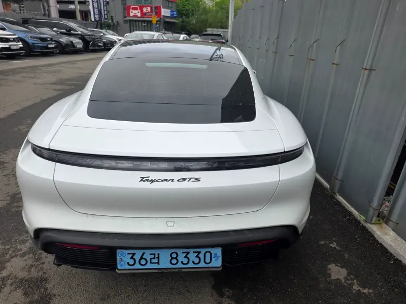Porsche TAYCAN