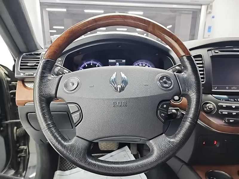 SsangYong Chairman W