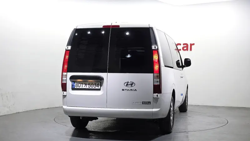 Hyundai Staria