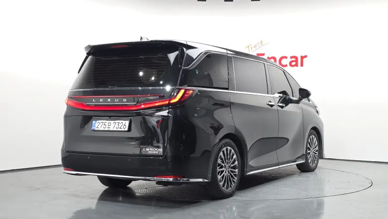Lexus LM