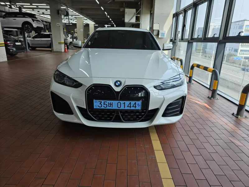 BMW i4