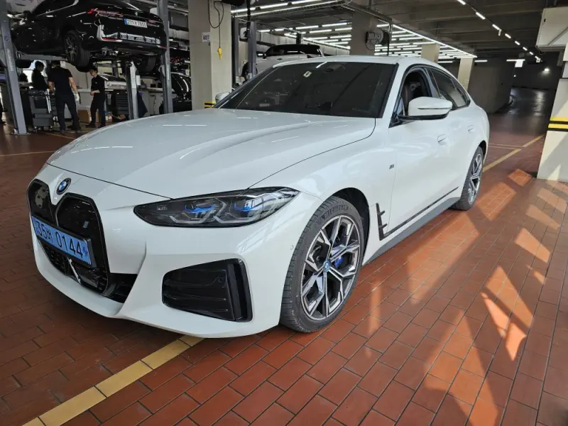 BMW i4