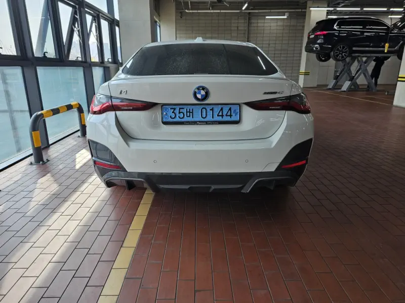 BMW i4