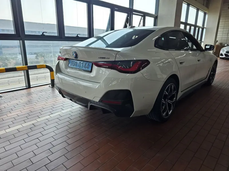 BMW i4