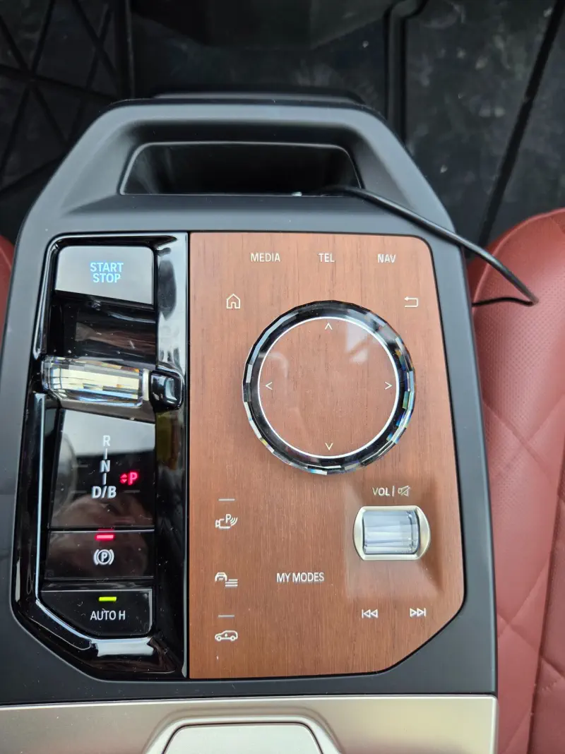 BMW iX