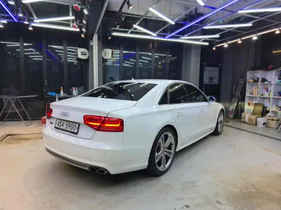 Audi S8