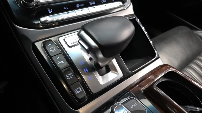 Genesis EQ900