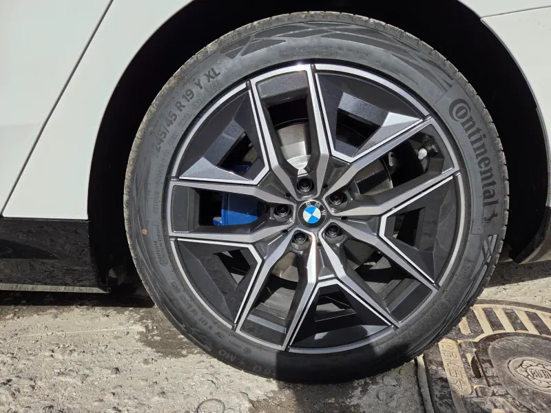 BMW i5