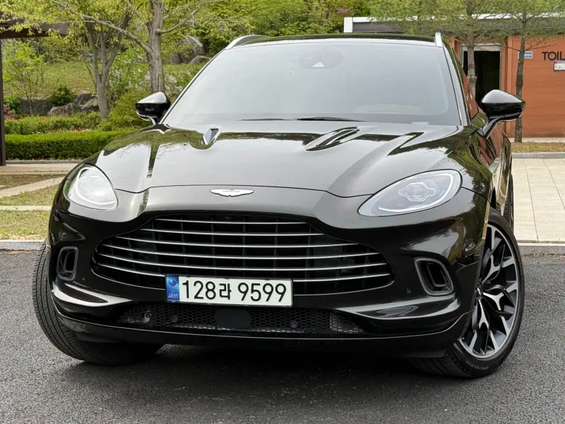 Aston Martin DBX