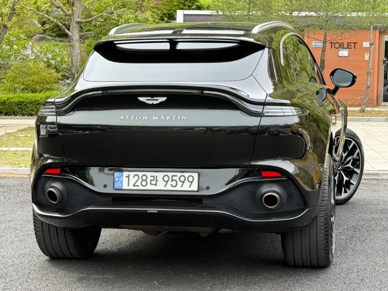 Aston Martin DBX