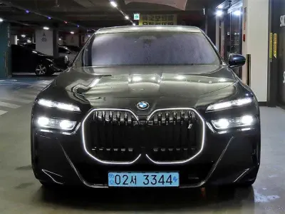 BMW i7