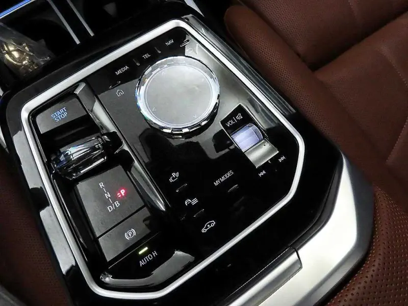BMW i7