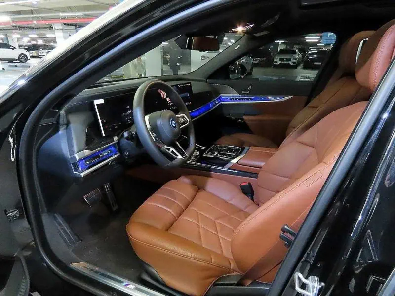BMW i7