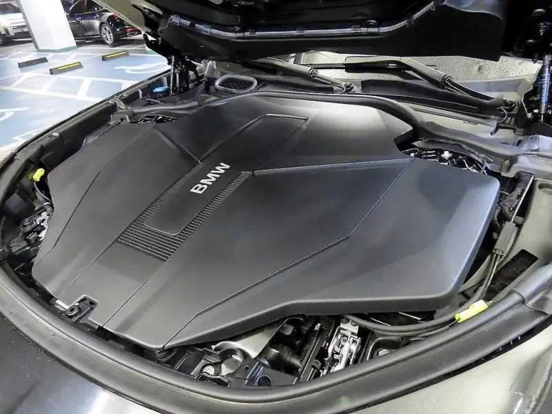 BMW i7