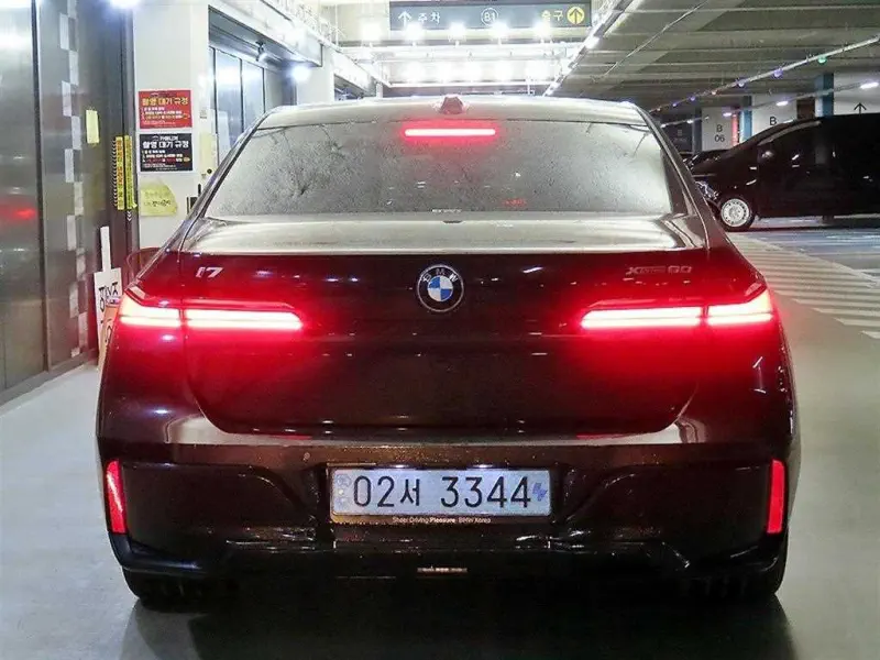 BMW i7