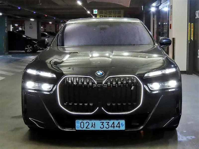 BMW i7