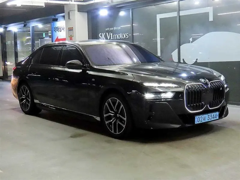 BMW i7