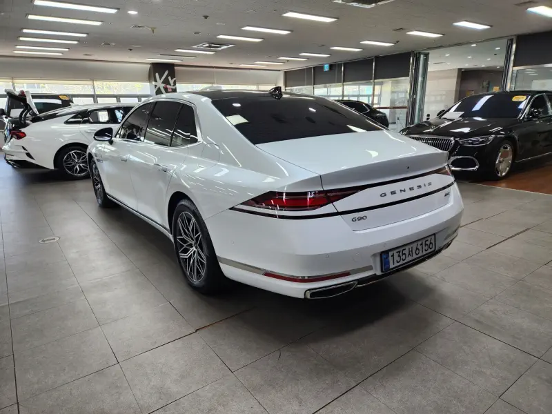 Genesis G90
