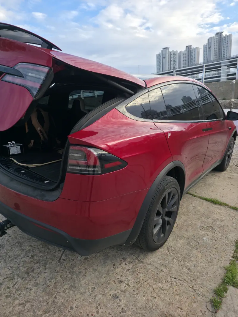 Tesla MODEL X