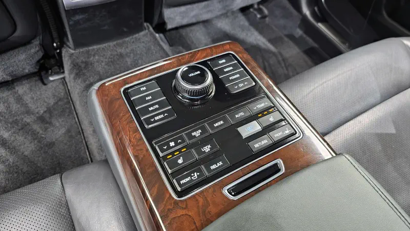 Hyundai Equus