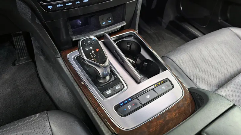 Hyundai Equus