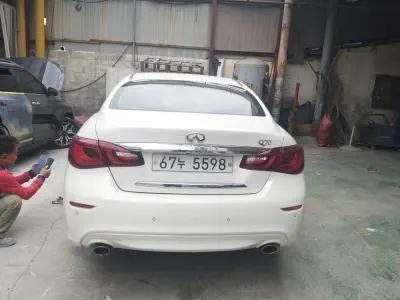 Infiniti Q70