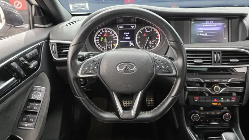 Infiniti Q30