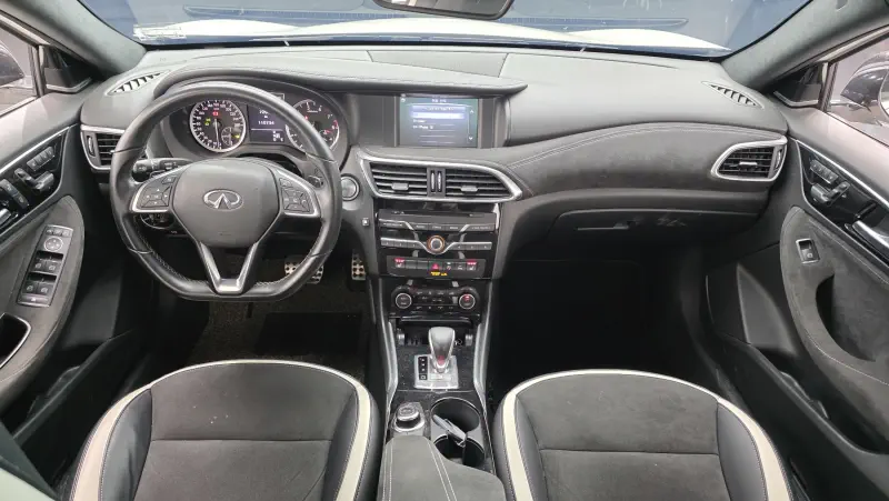 Infiniti Q30