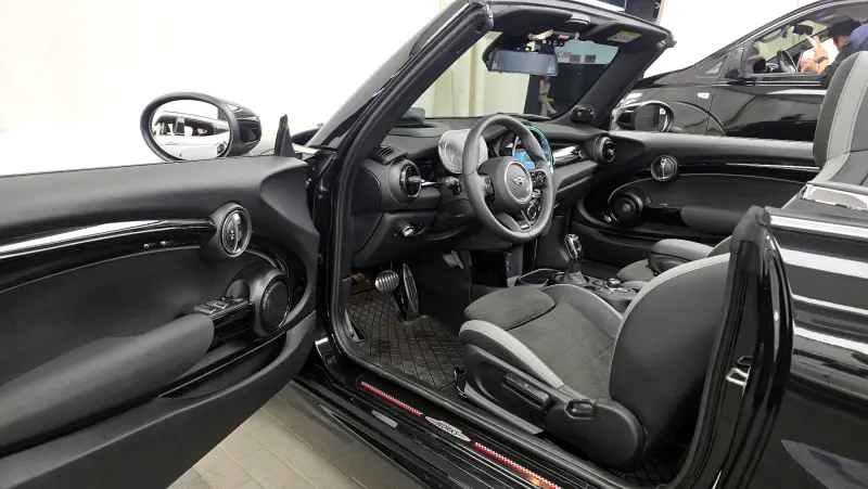 MINI Cooper Convertible