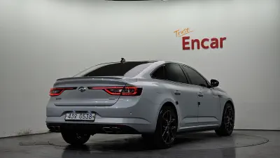 Renault SM6
