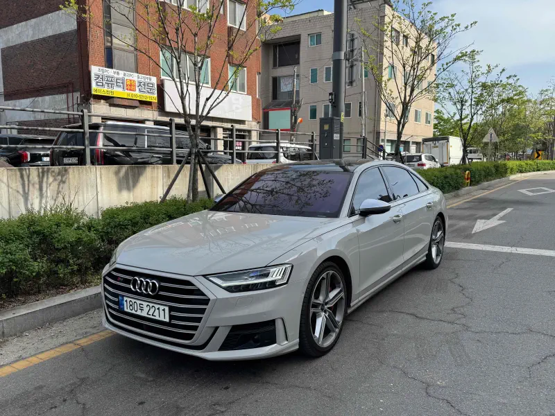 Audi S8