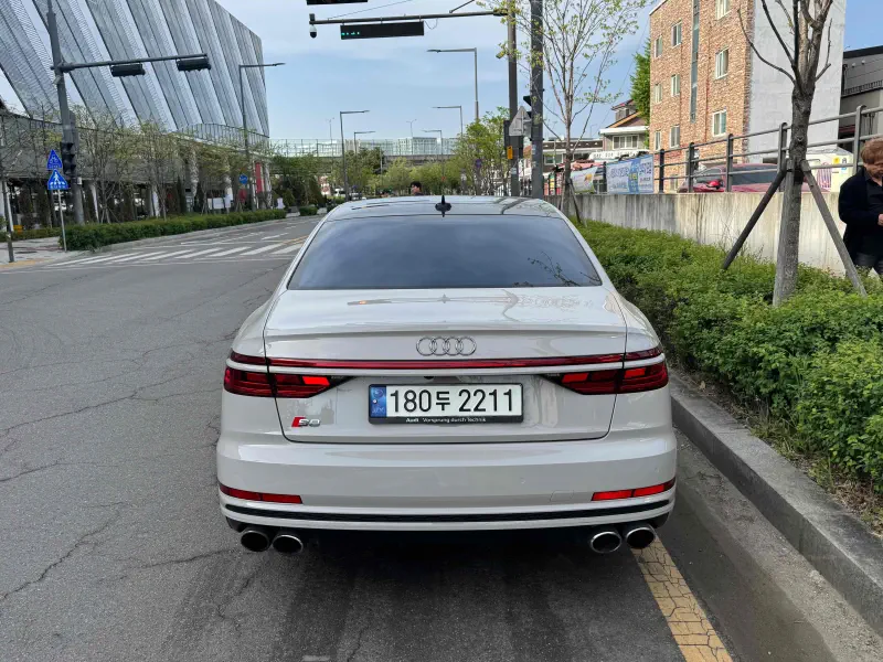 Audi S8
