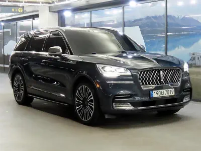 Lincoln AVIATOR