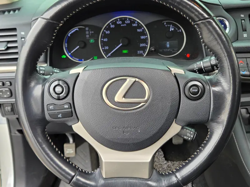 Lexus CT200h