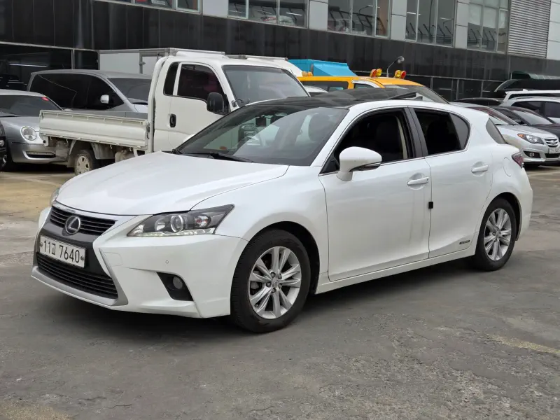 Lexus CT200h