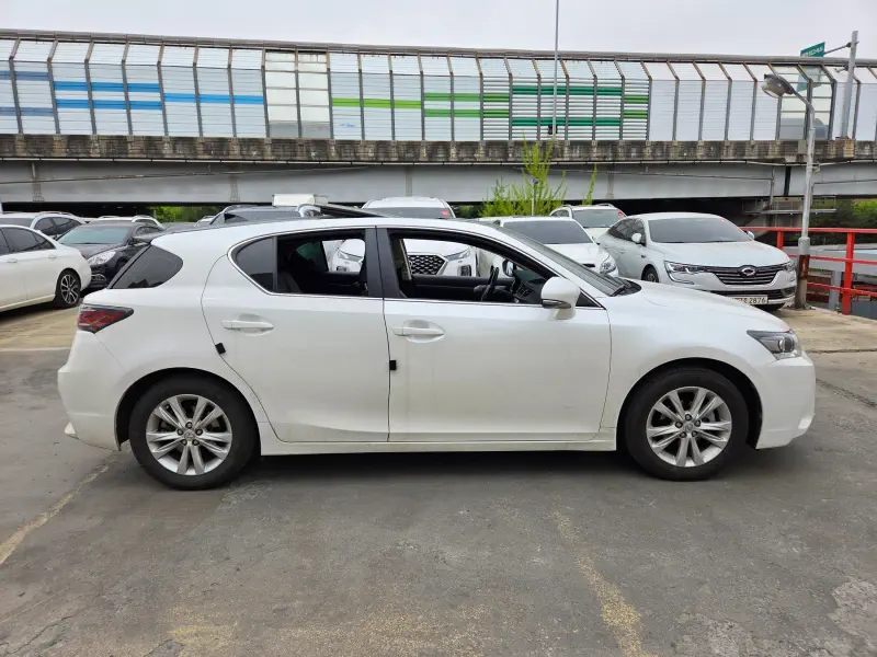 Lexus CT200h