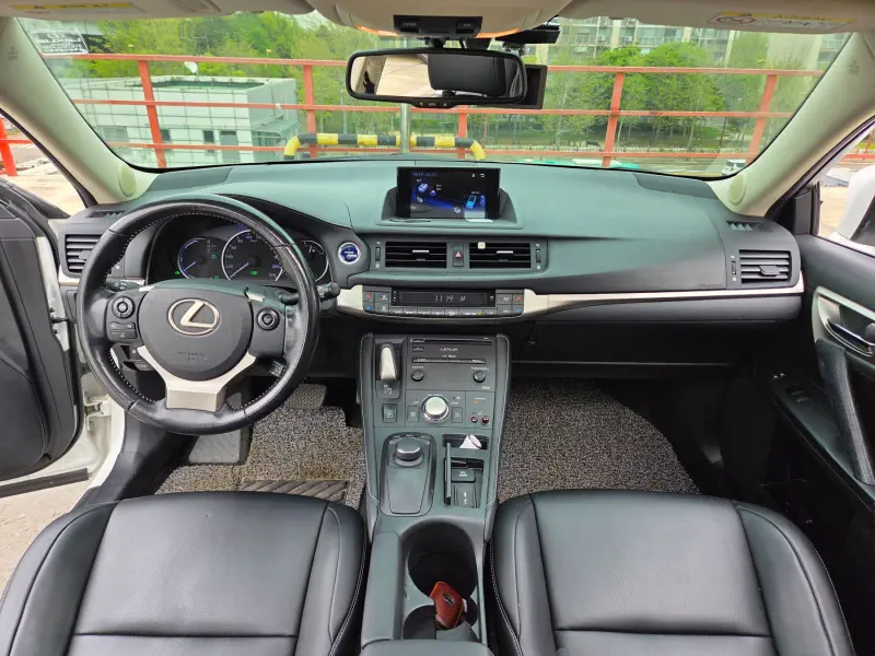 Lexus CT200h