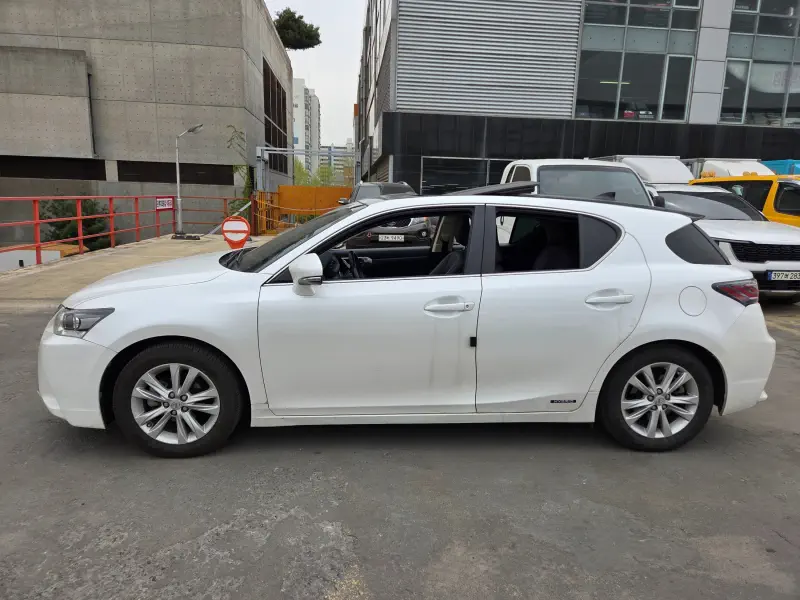 Lexus CT200h