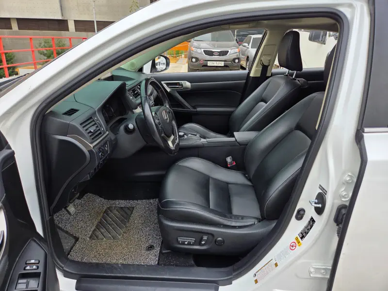 Lexus CT200h