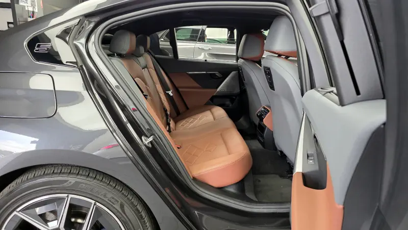 BMW i5