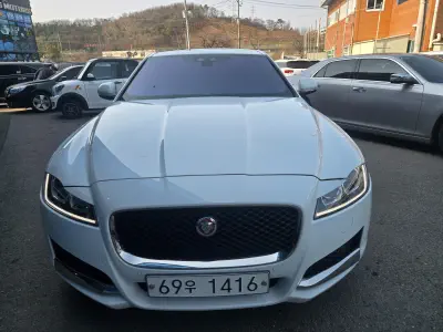 Jaguar XF