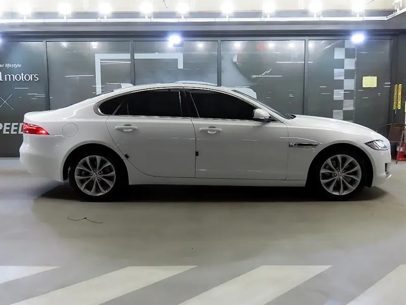 Jaguar XF