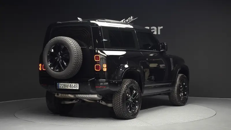 Land Rover DEFENDER