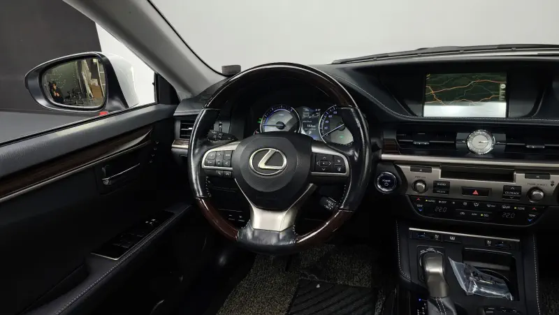 Lexus ES300h